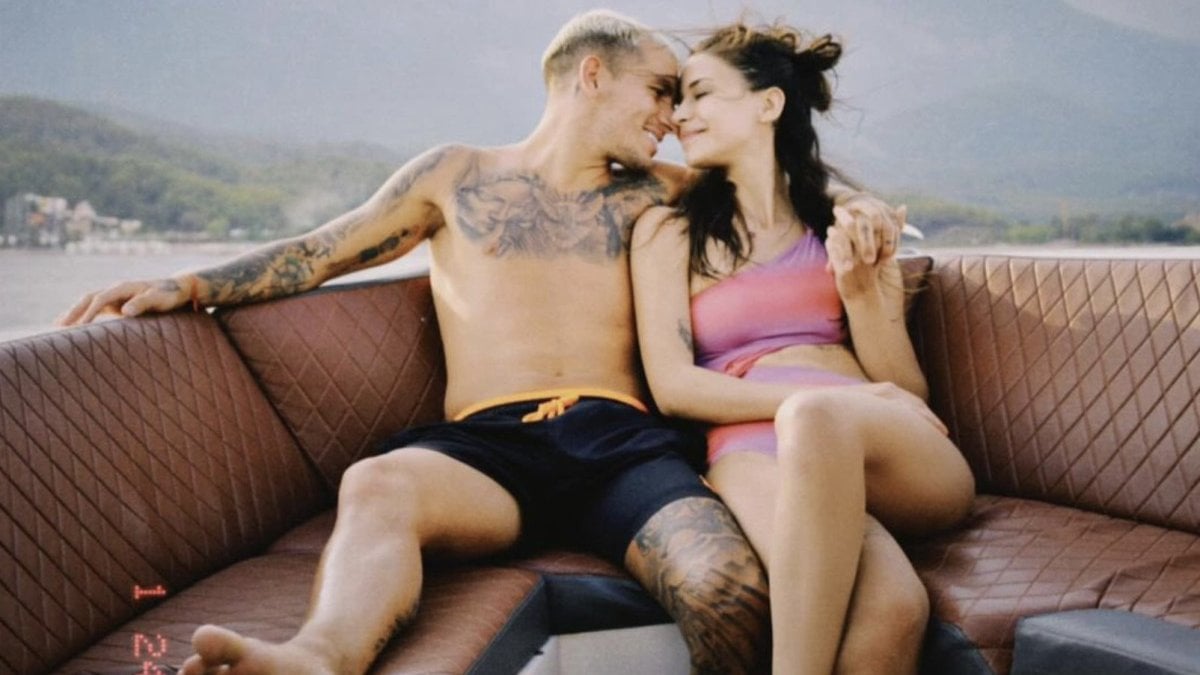 Galatasaraylı Lucas Torreira ile Devrim Özkan’dan aşk pozu