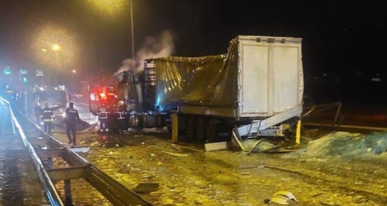 Gaziantep’te feci kaza! Bariyerlere çarparak yanan TIR’ın sürücü yaralandı