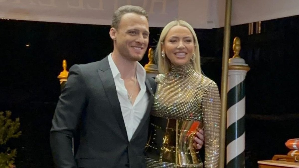 Hadise ve Kerem Bursin’den kırmızı halı şovu! Samimi halleri sosyal medyada gündem oldu