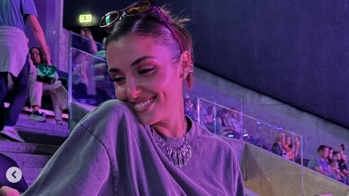 Hakan Sabacı ile yine tatilde! Hande Erçel’in Kopenhag kombininin fiyatı ortaya çıktı