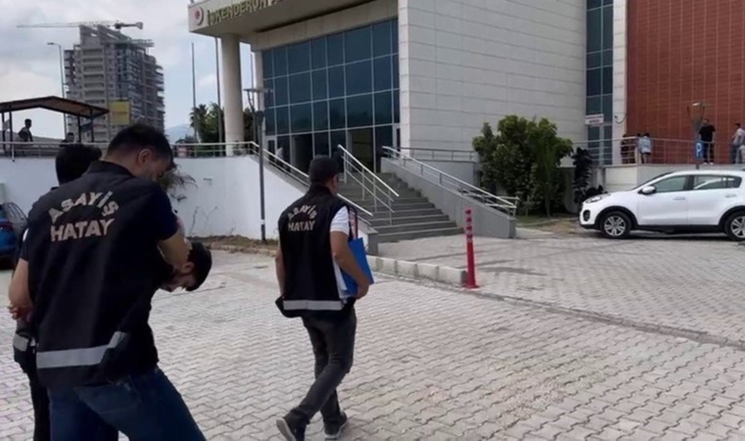 Hatay’da kan donduran olay… Kadını önce döverek öldürdü sonra altınlarını çaldı!