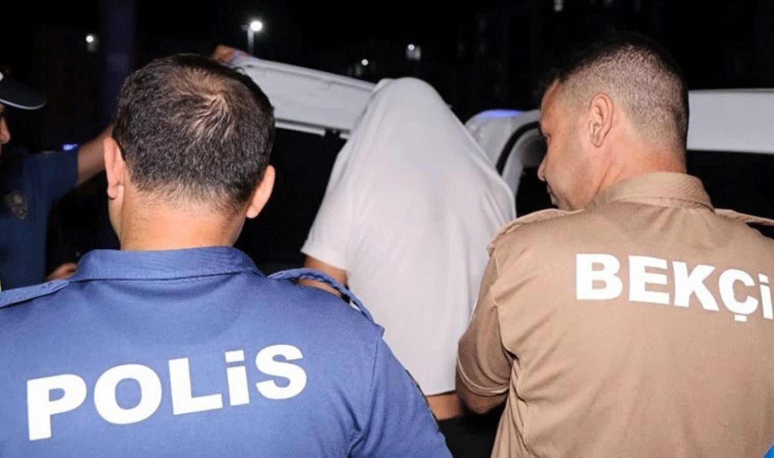 Hem ehliyetsiz hem alkollü yakalandı: ‘Terörist miyim ben” diye tepki gösterdi