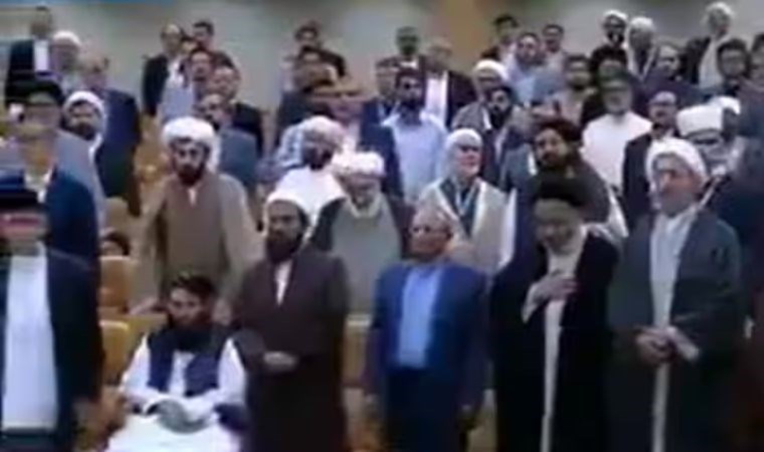 İran’da ulusal marş çalınırken ayağa kalkmamıştı: Tepkilerin ardından Afgan temsilci özür diledi!