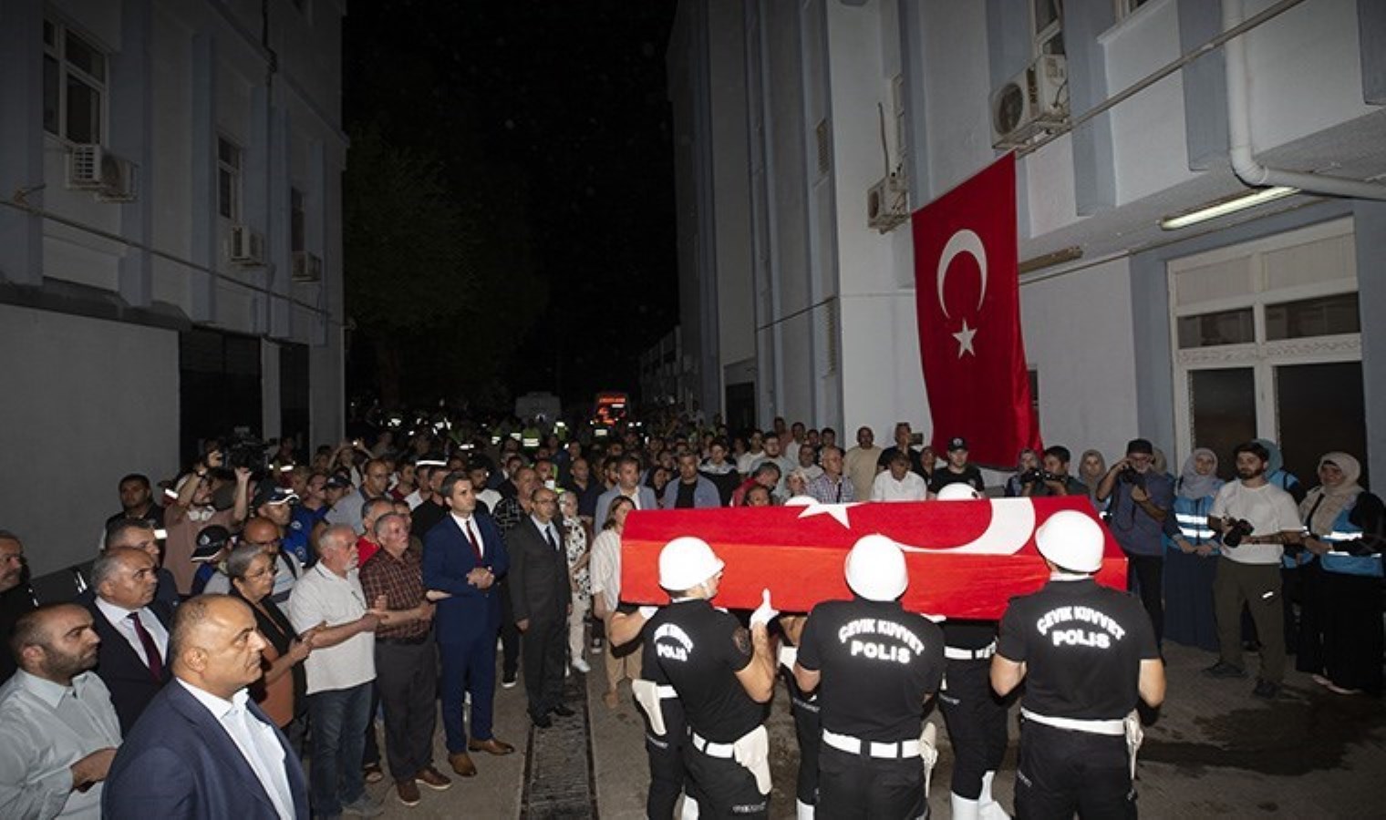 İsrail askerlerince öldürülen Ayşenur Ezgi Eygi’nin cenazesi Aydın’a getirildi