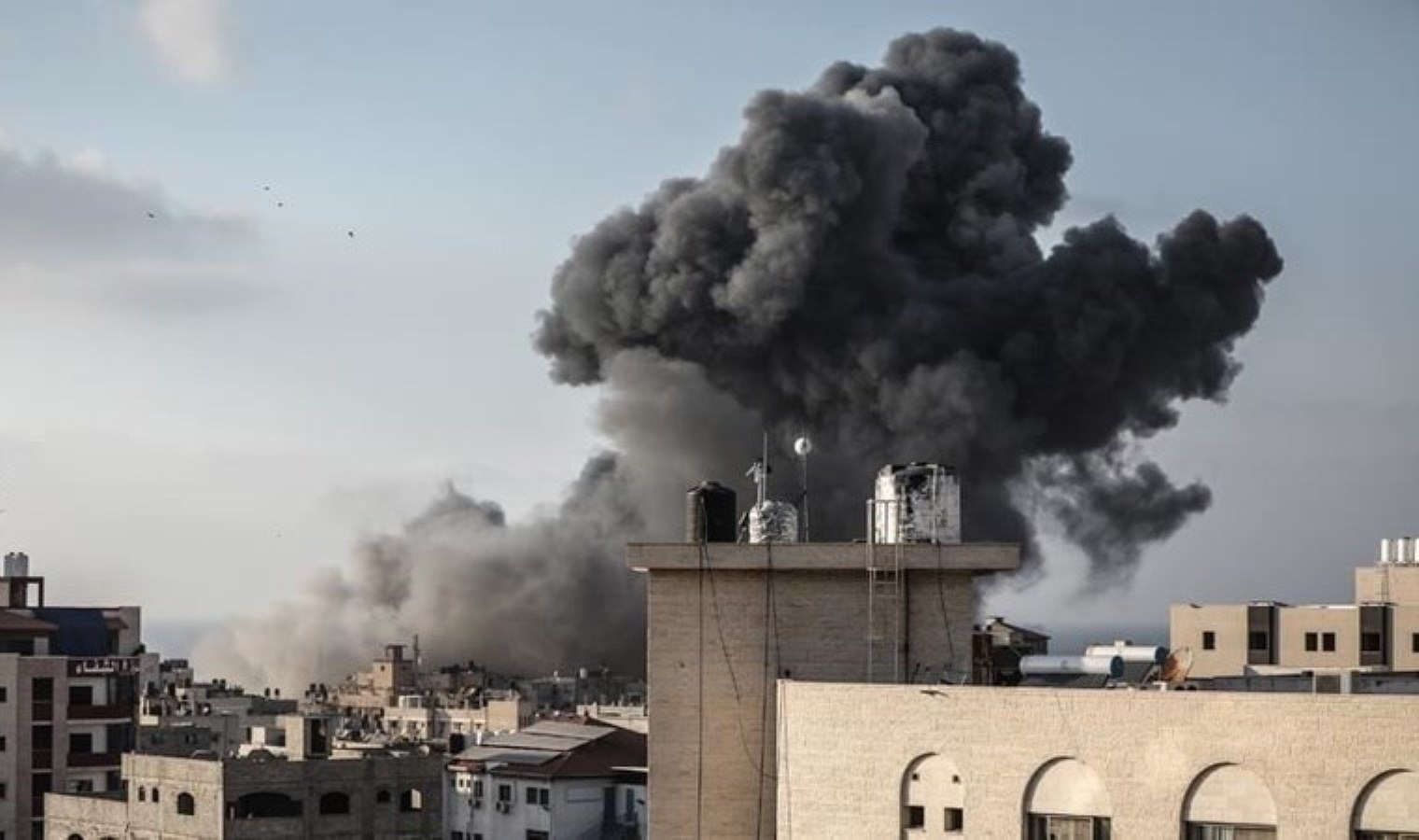 İsrail, El Mevasi’yi bombaladı: Çok sayıda ölü var