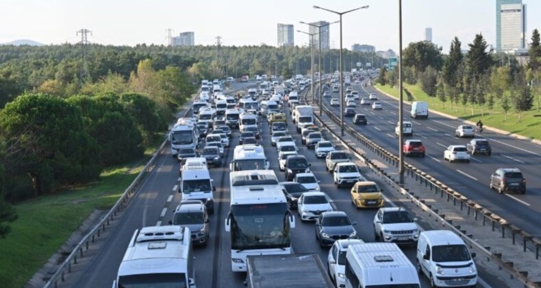 İstanbul’da haftanın dördüncü iş gününde trafikte yoğunluk yaşanıyor