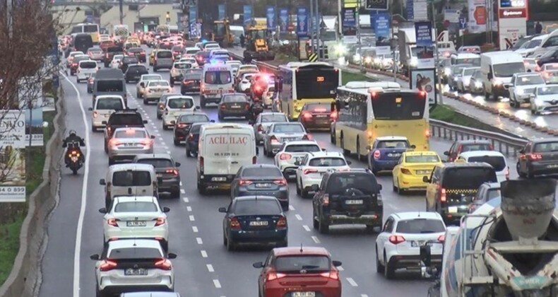 İstanbul’da haftanın ilk iş gününde trafik yoğunluğu: Yüzde 75’e dayandı!