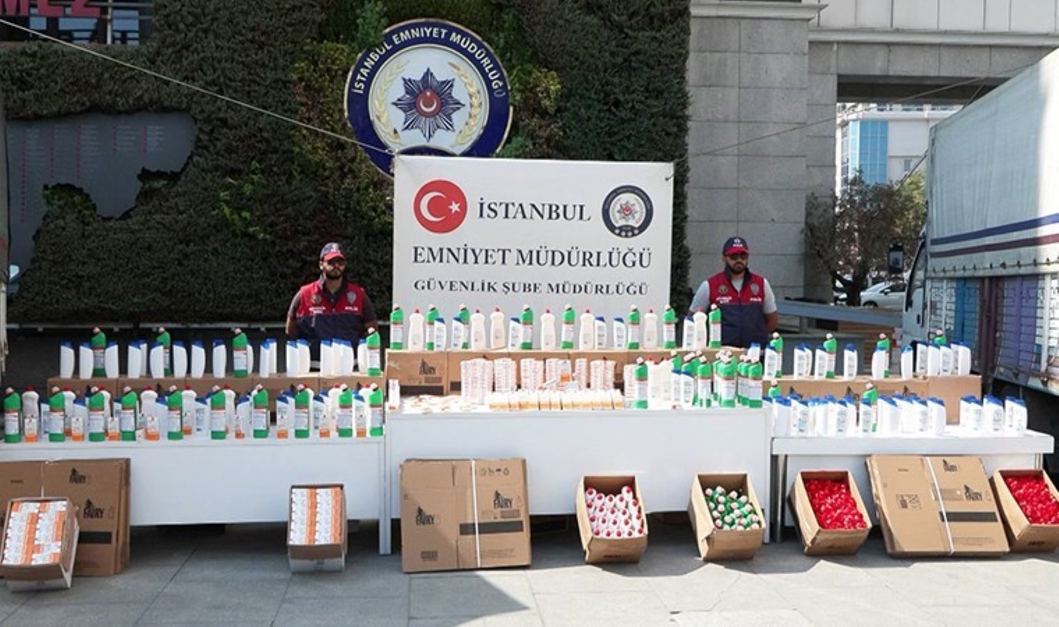 İstanbul’da sahte ‘kozmetik ürünü’ ve ‘temizlik malzemesi’ operasyonu: Piyasa değeri yaklaşık 3 milyon TL…