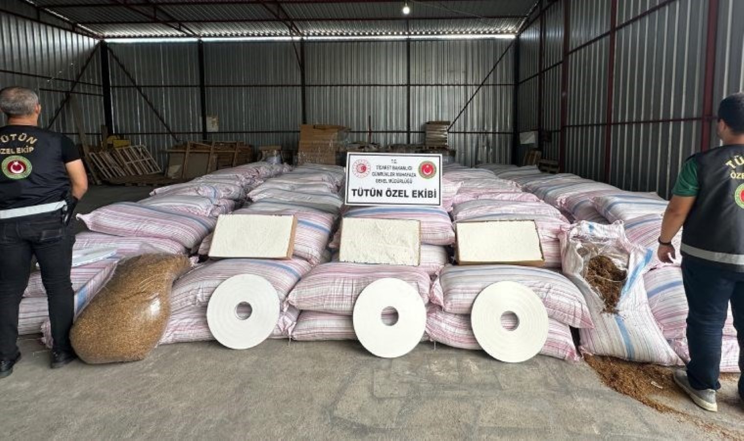 İzmir’de 6,1 ton kaçak tütün, Kapıkule’de 28 kilo kokain ele geçirildi