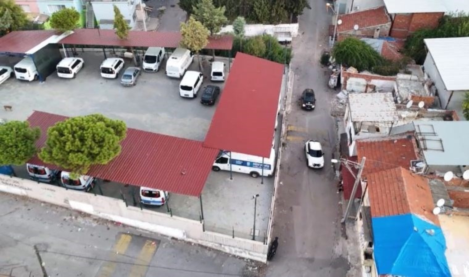 İzmir’de aranan şüphelilere operasyon: 149 gözaltı