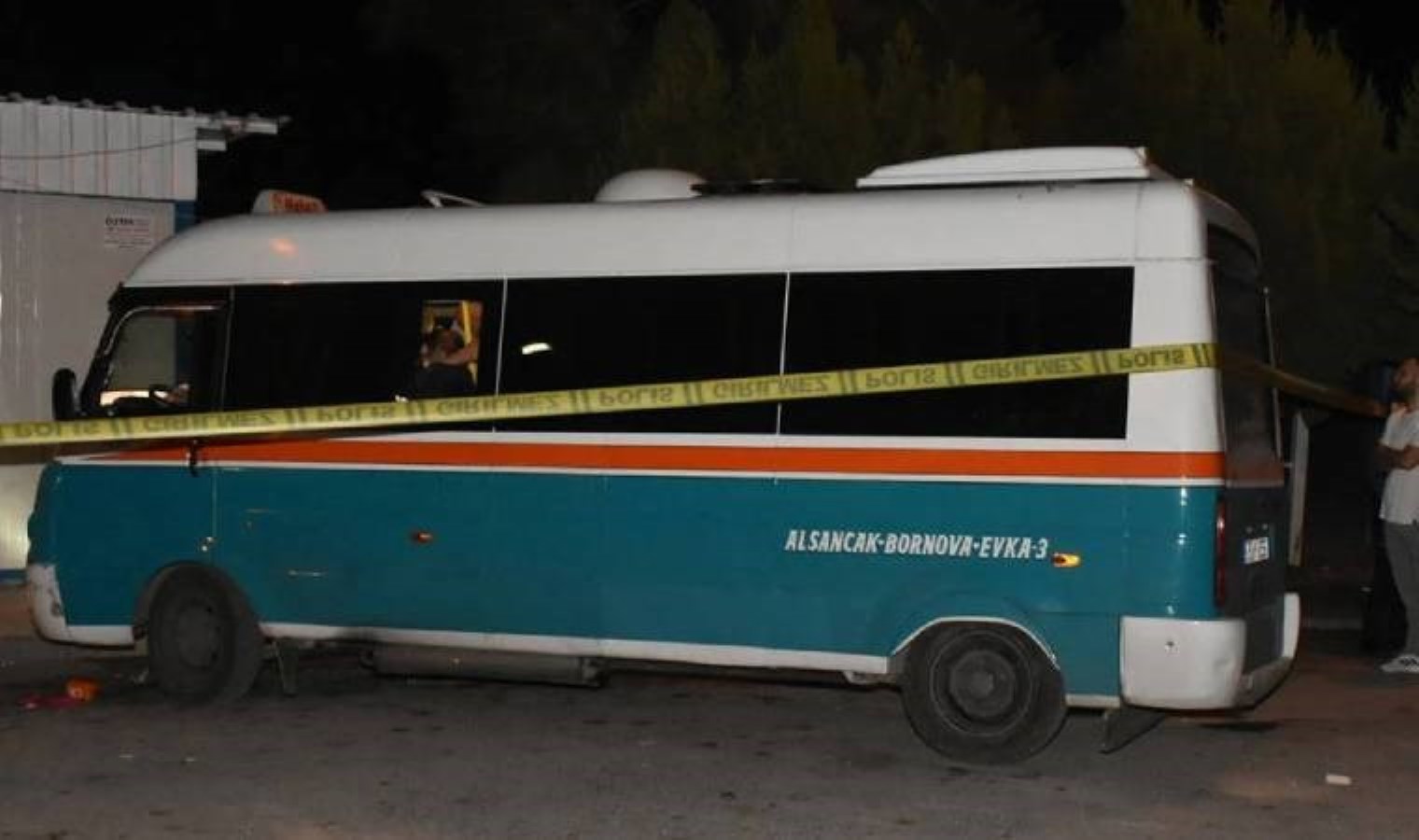 İzmir’de bir minibüs şoförü silahla vurulmuş halde ölü bulundu