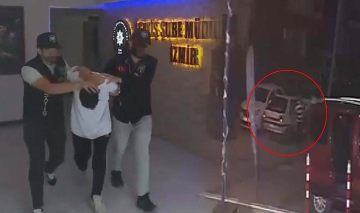 İzmir’de dehşet! Otomobilde tabancayla ‘oynarken’ ağabeyini öldürdü