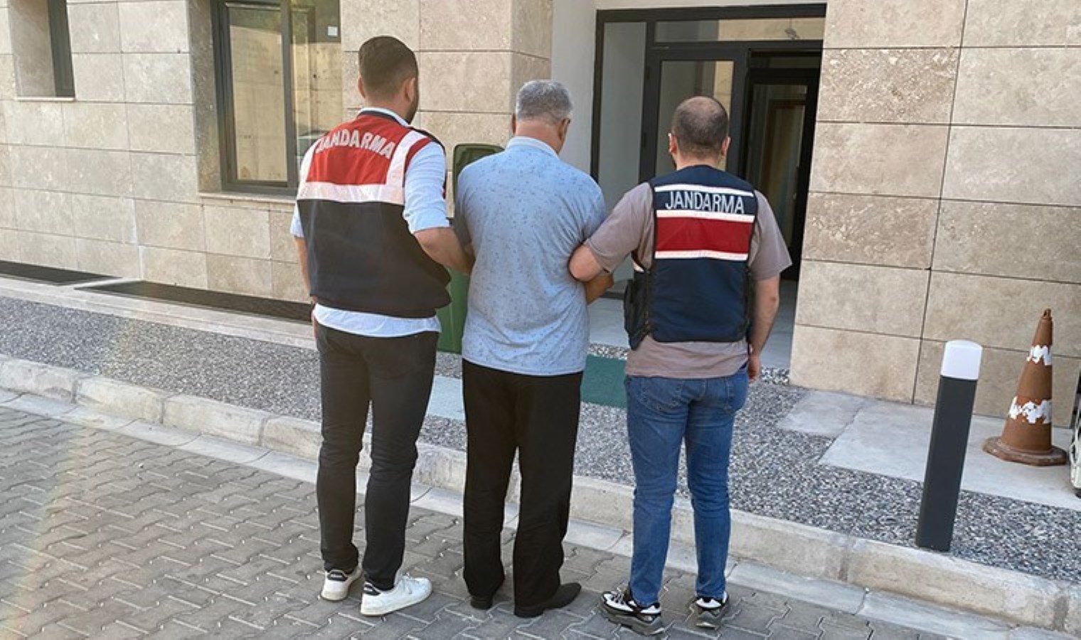 İzmir’de ‘terör’ operasyonu: 6 gözaltı