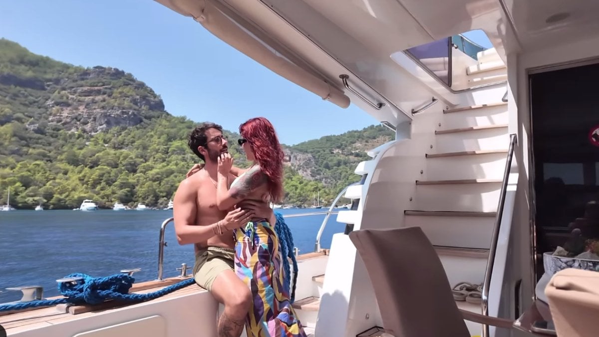 Kalçasını yaptıran Melek Mosso bikinili fotoğrafları hakkında konuştu: “Utanmıyorum”