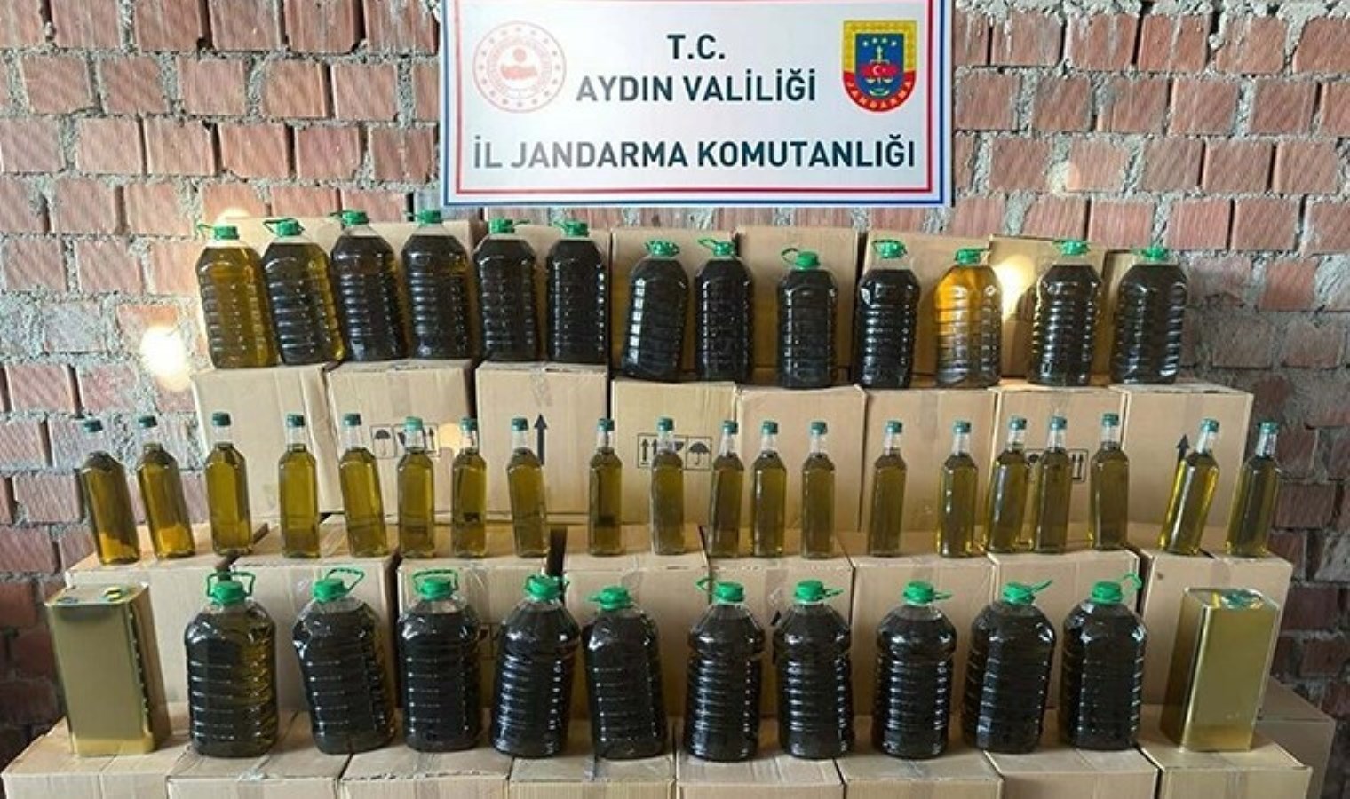 Kargo minibüsünde 3 bin 980 litre ‘sahte zeytinyağı’ ele geçirildi