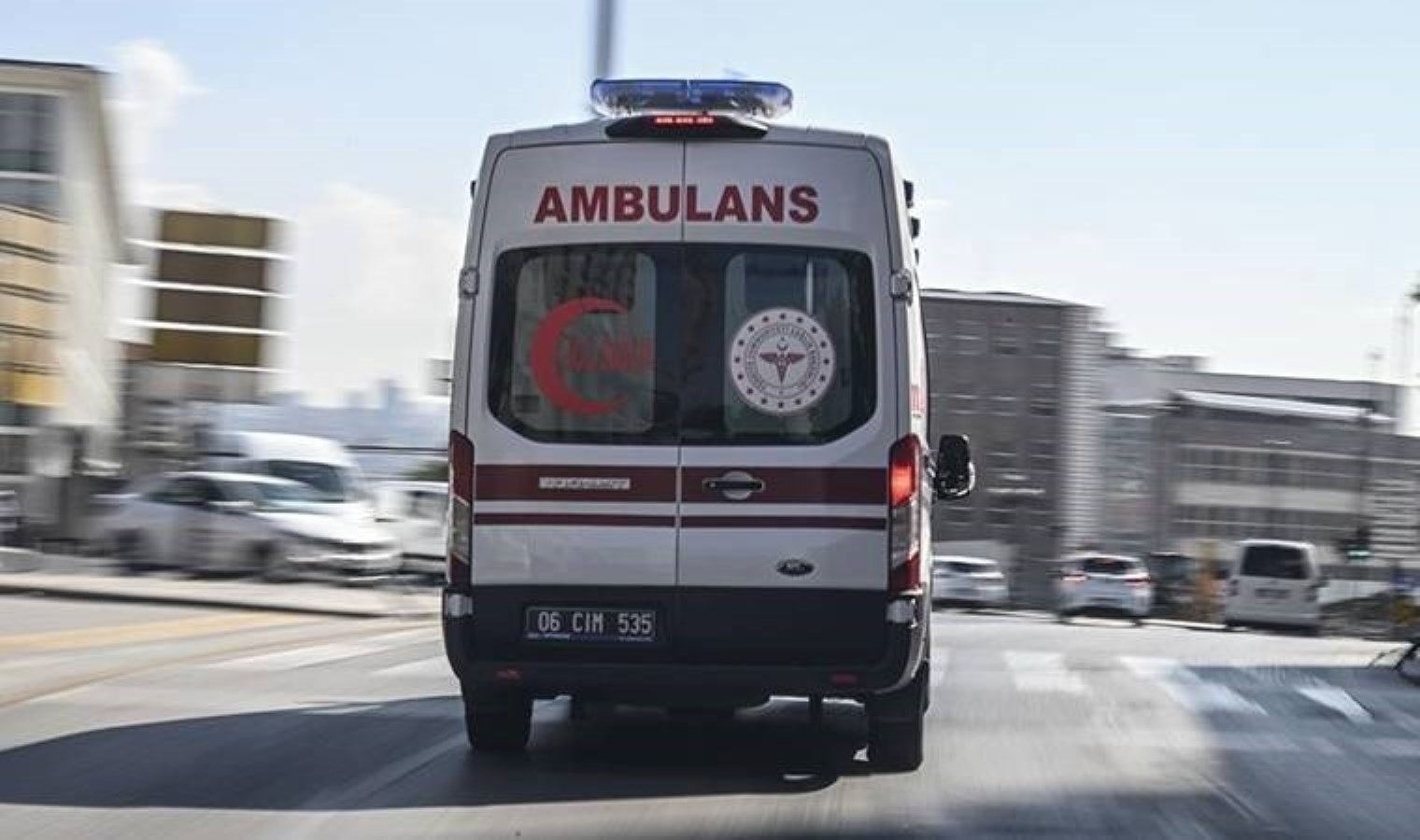 Kazaya gelen ambulans kaza yaptı