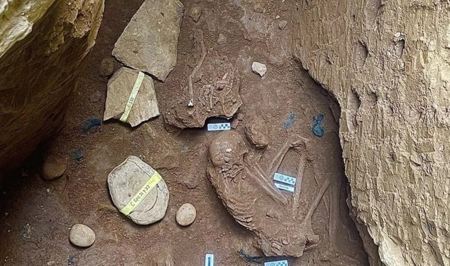 Kazı çalışmalarında 16 bin yıllık insan iskeletleri bulundu