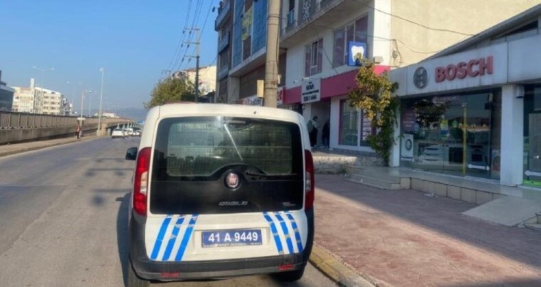 Kocaeli’de erkek şiddeti… Çocuklarının yanında eski eşi tarafından bıçaklandı!