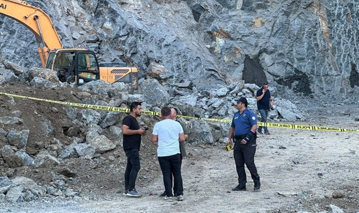 ‘Kontrollü patlama’ 4 kişinin yaralanmasına neden oldu