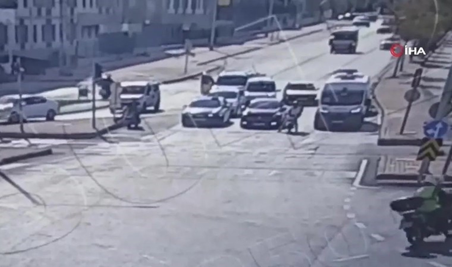 Konya’da polislere silahlı saldırı! Dehşet anları kameraya yansıdı…