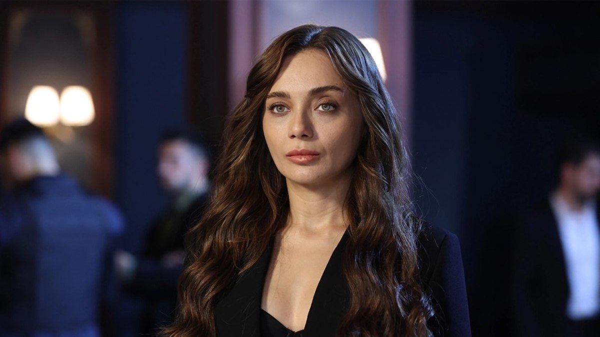 Kötü Kan’ın Nazan’ı Damla Sönmez’den cesur siyah pozlar! Gören alev attı…