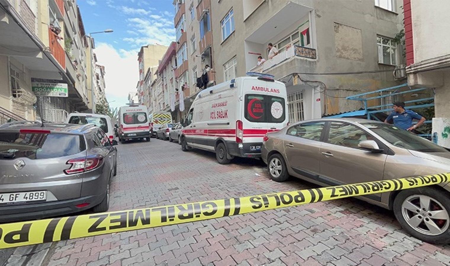 Küçükçekmece’de aile kavgası: Anne öldü, baba ağır yaralı