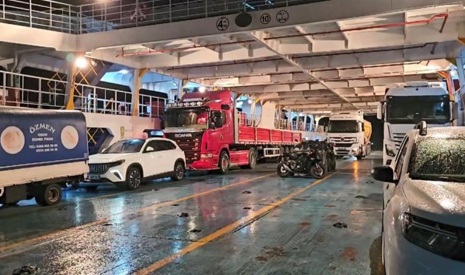 ‘Makine arızası’ yapan feribot, Marmara Adası yerine Avşa Adası’na yanaştı