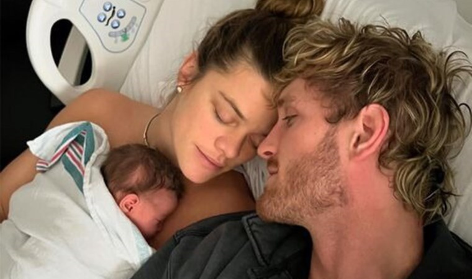 Manken Nina Agdal ve YouTuber Logan Paul çiftinin bebeği dünyaya geldi