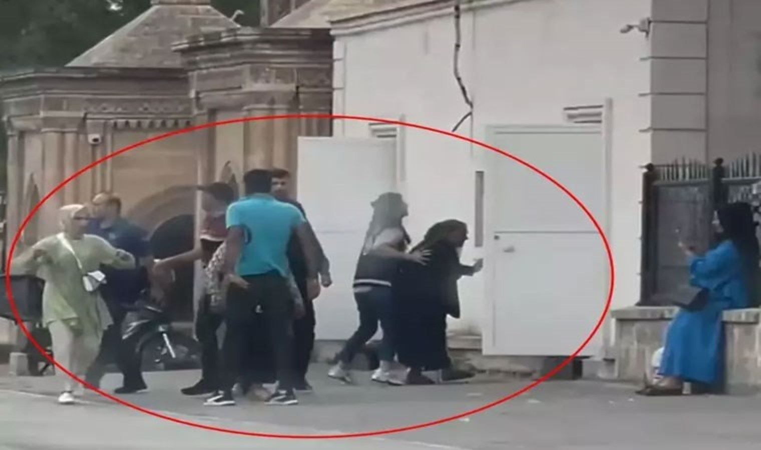 Mardin’de adliye çıkışı tekmeli yumruklu kavga