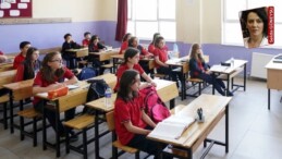 MEB’in yeni eğitim öğretim yılı açılışını ‘Çanakkale’den Gazze’ye bağımsızlık ruhu ve vatan sevgisi’ dersi ile açmasına tarihçilerden tepki: ‘Atatürk’süz ilk ders