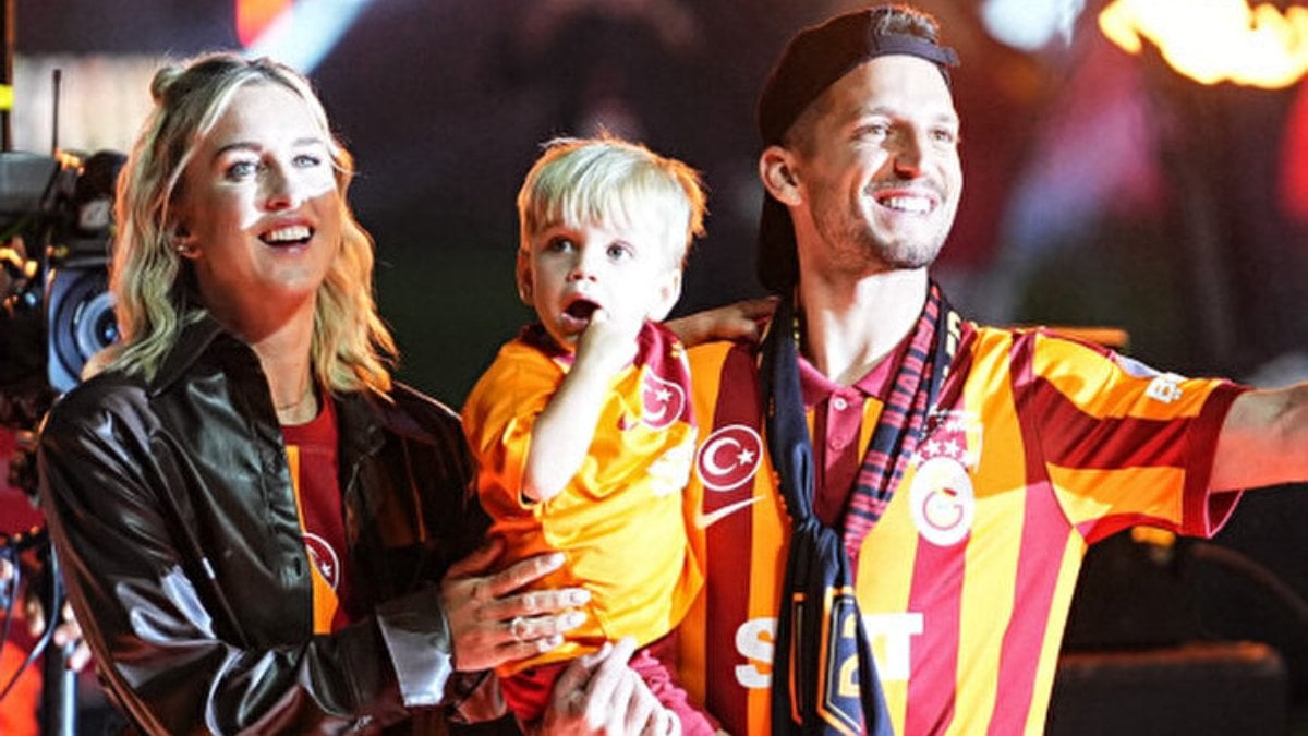 Mertens’in eşi DJ Katrin Kerkhofs’un pozları sosyal medyayı yıktı! “Ne yaptın be yenge”