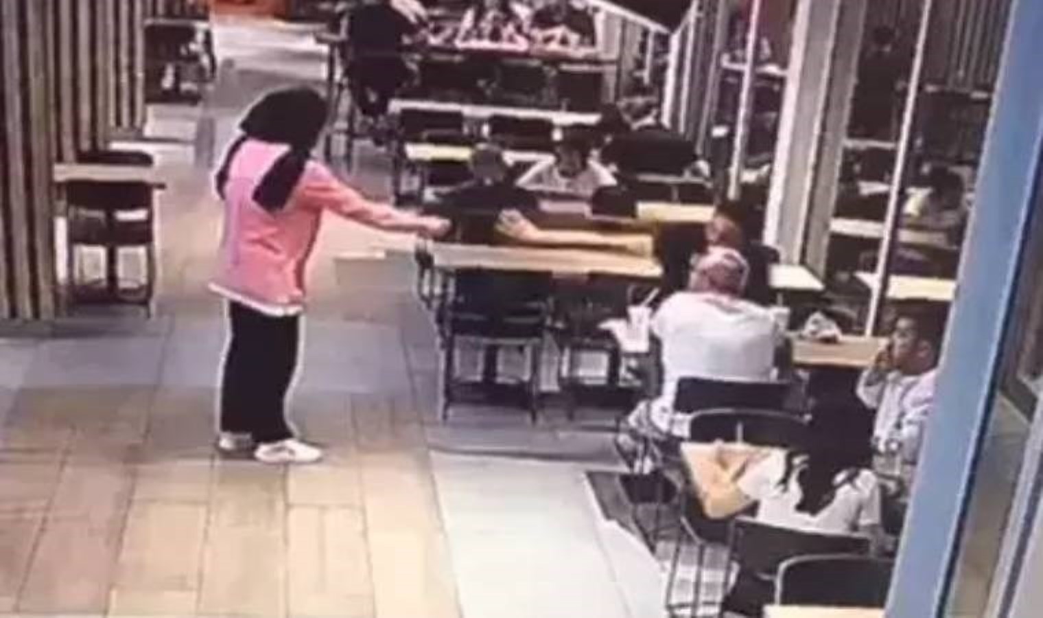 Mesaj atıp rahatsız ettiği iddiasıyla kurşunladı