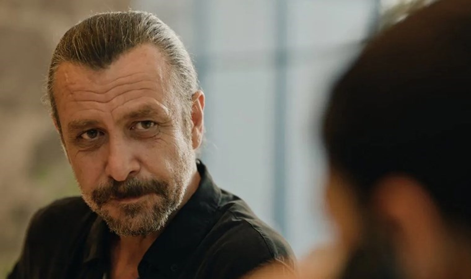 Nejat İşler’in yeni filmi ‘Meraklı Adamın 10 Günü’nün yayımlanma tarihi belli oldu