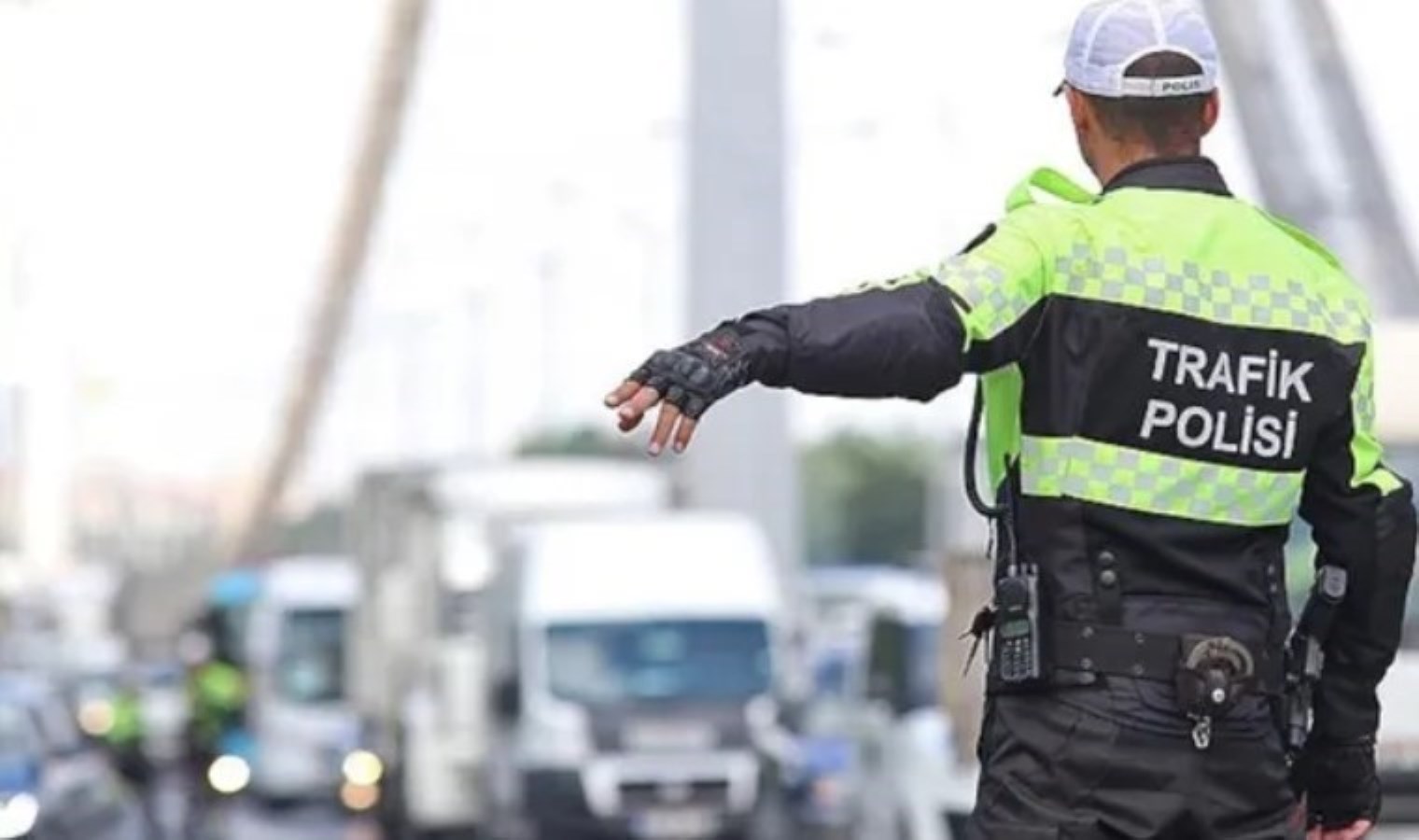 Pendik’te trafik akışını engelleyen düğün konvoyundaki 5 sürücüye para cezası verildi