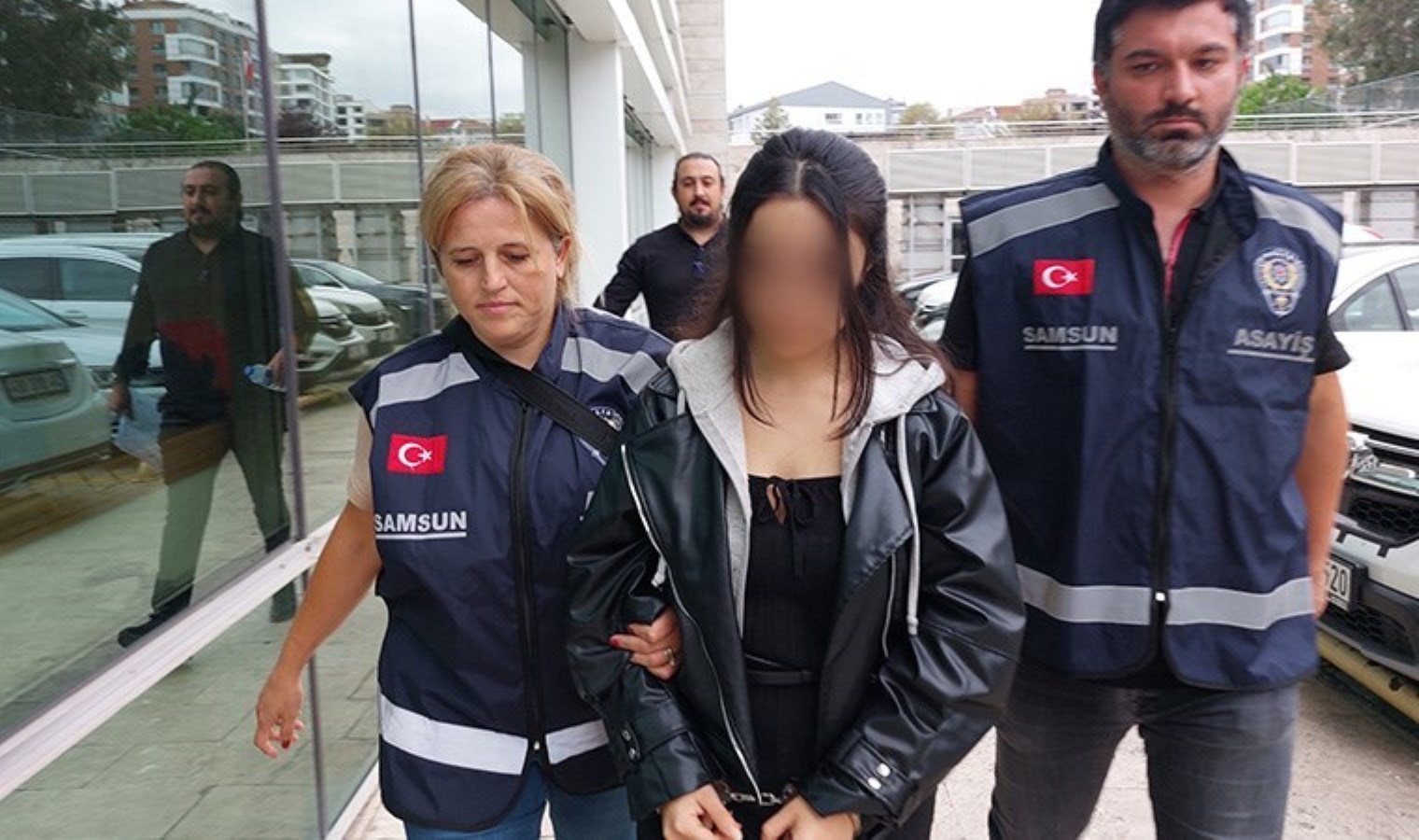 Samsun’da bir kadın, erkek arkadaşıyla kavga eden kişiyi bıçakladı