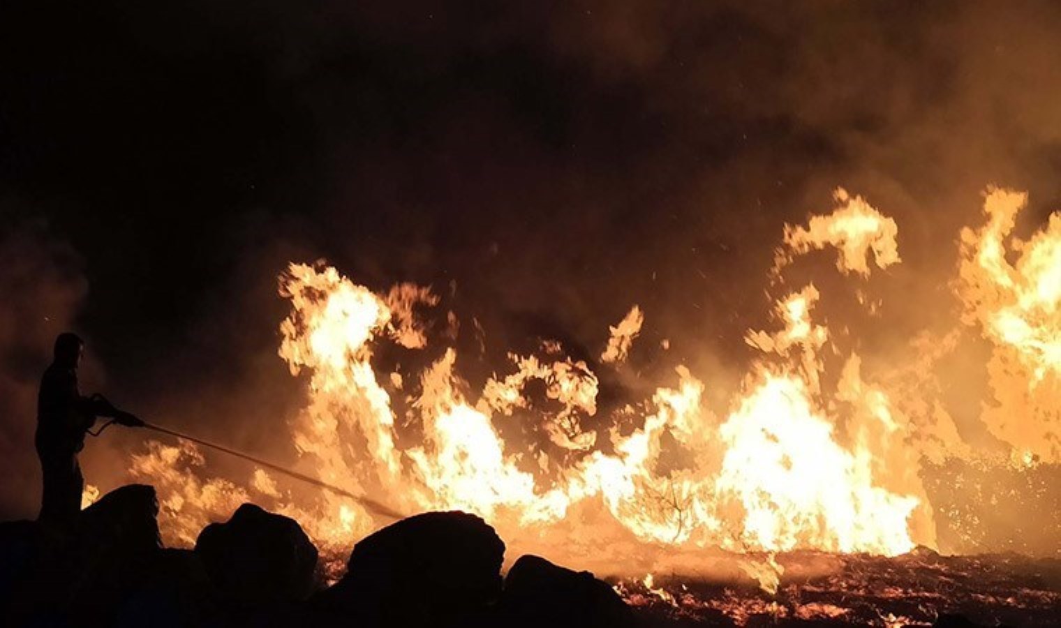 Seferihisar’da 3 ayrı noktada orman yangını paniği!