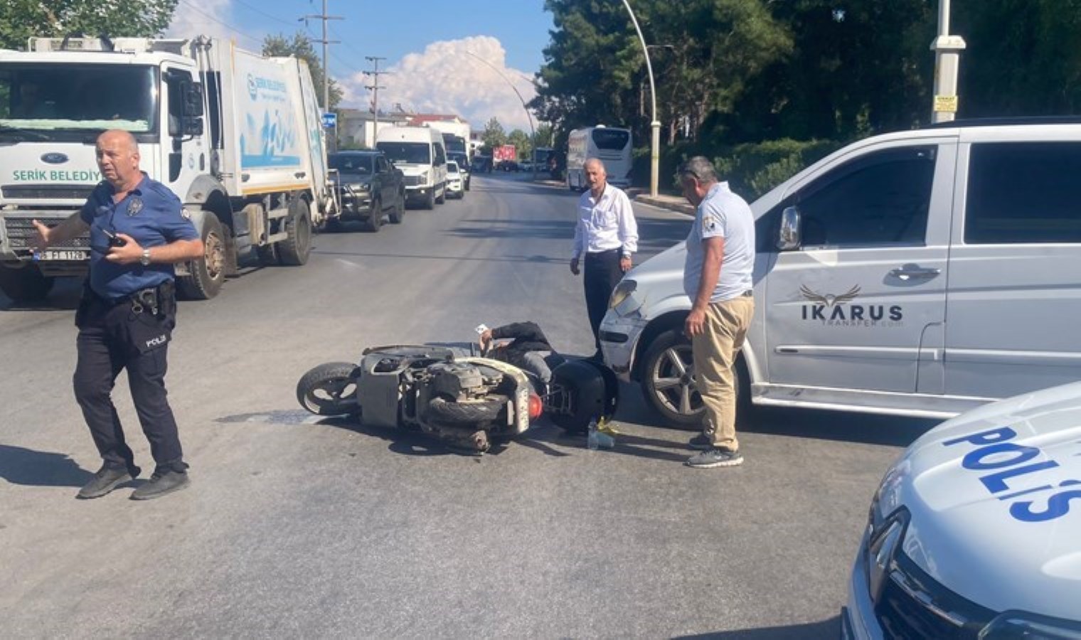 Serik’te VIP araçla motosiklet çarpıştı: 1 yaralı