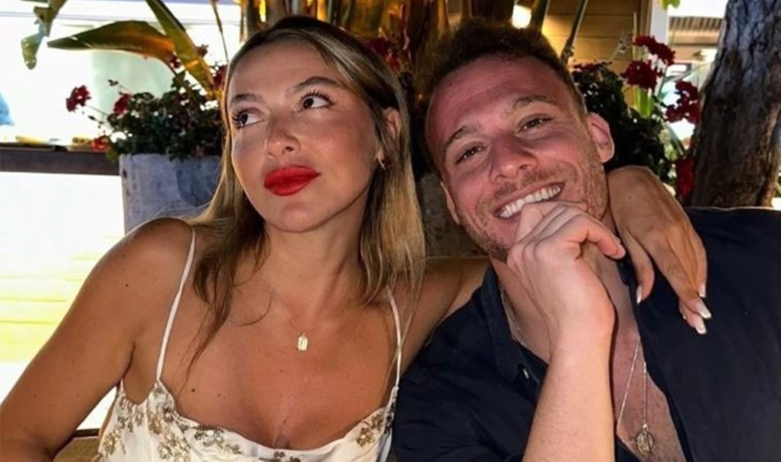 Sevgili oldukları iddia edilmişti: Kerem Bürsin Hadise’yi korkutarak şaka yaptı