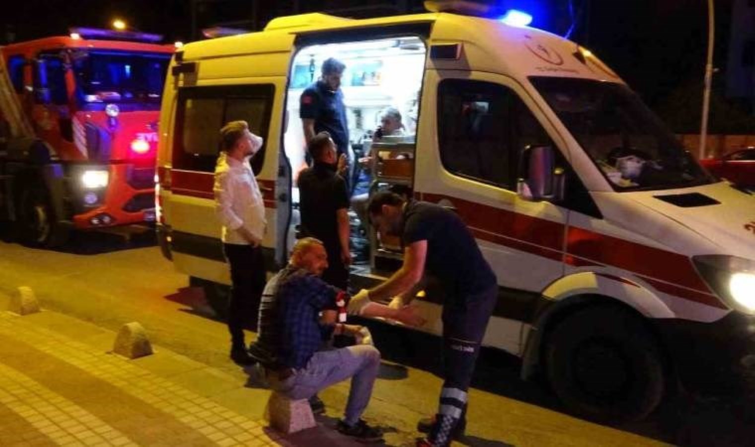 Sivil polis aracına cip çarptı: 1’i polis 4 kişi yaralandı