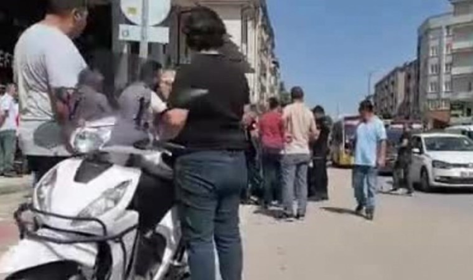 Telefon tamiri tartışması baltalı kavgaya döndü: 1 yaralı