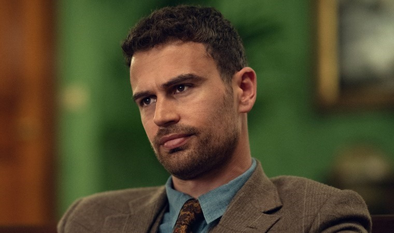 Theo James kimdir, kaç yaşında, nereli? Theo James Türkiye’ye neden geldi?