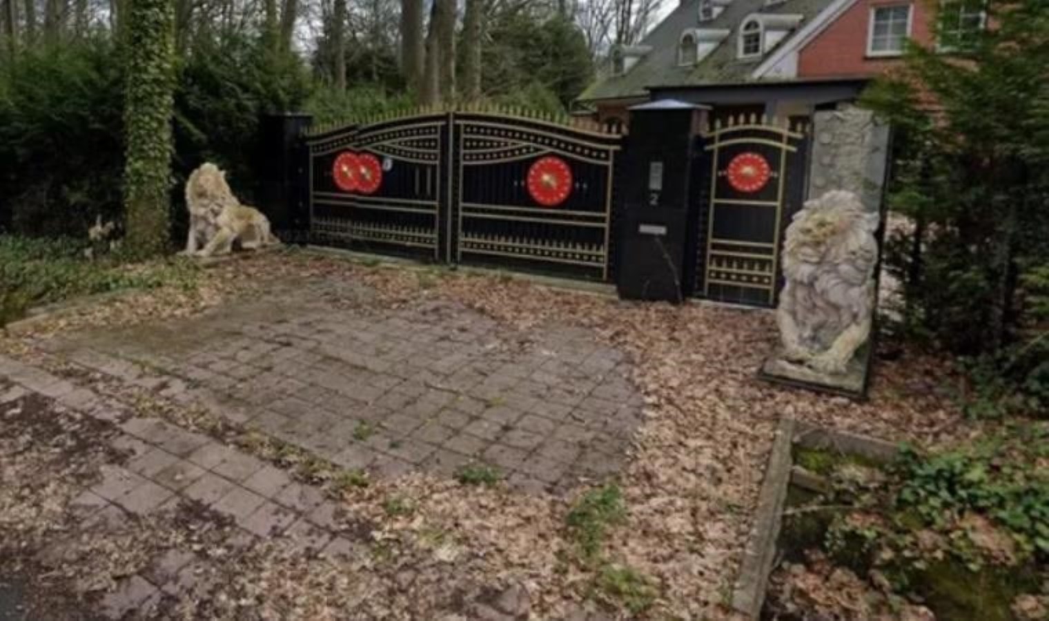 Uyuşturucu baronunun villasının kapısında ‘Cumhurbaşkanlığı forsu’