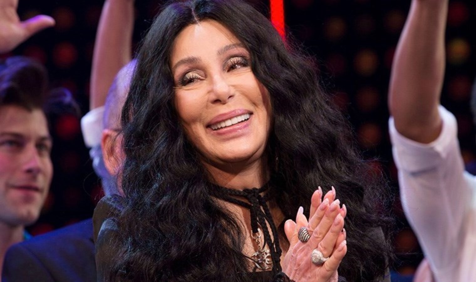 Victoria’s Secret’ın ikonik defilesinde Cher sahne alacak