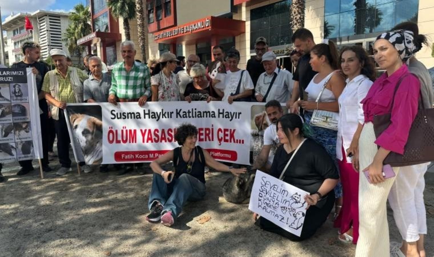 Yaşam hakkı savunucularından Fatih Belediyesi protestosu