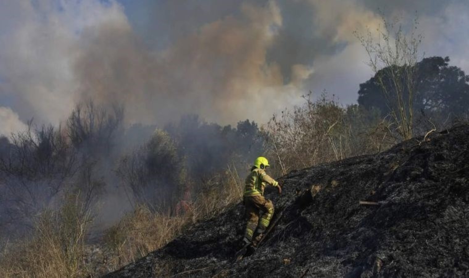Yemen balistik füze fırlattı… İsrail’deki çimento fabrikasında yangın çıktı!