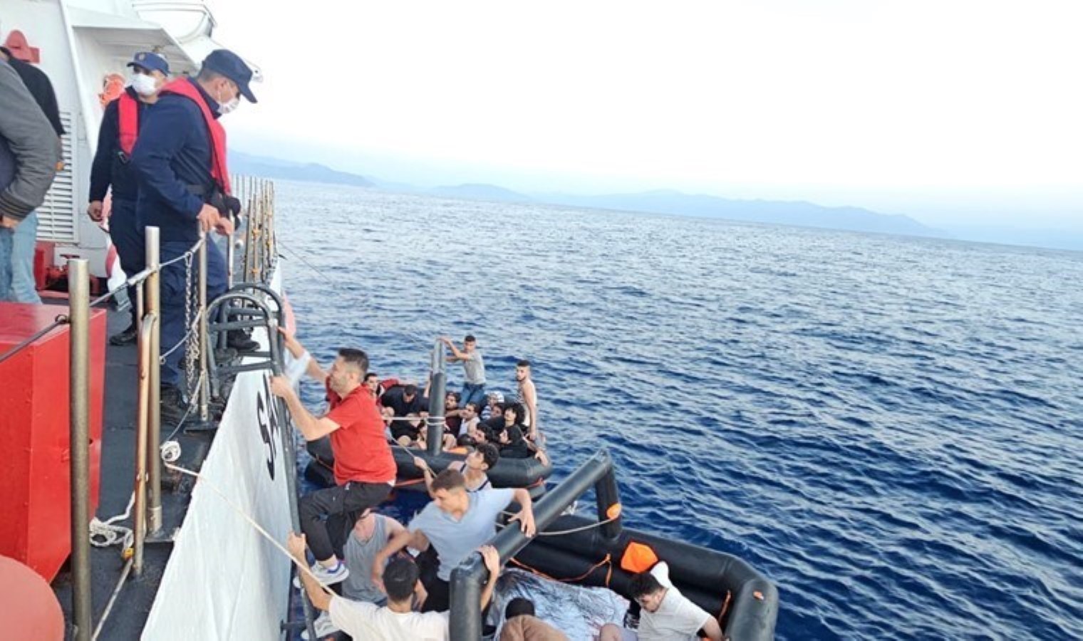 48 kaçak göçmen yakalandı, 48’i ise kurtarıldı