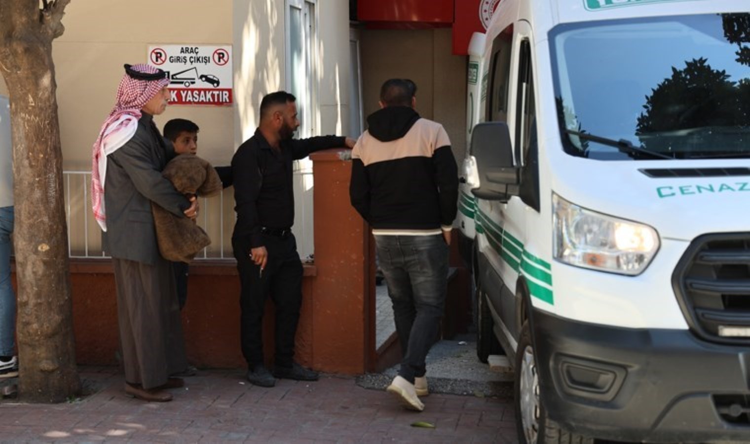 Adana’da mezarlıkta katledilen anne ve 2 kızının cenazesi alındı