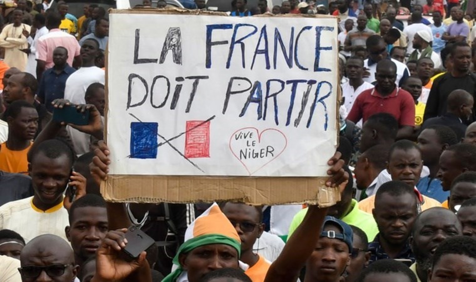 Afrika ülkesinden Fransa’ya rest: Cadde ve meydan isimleri değiştirildi