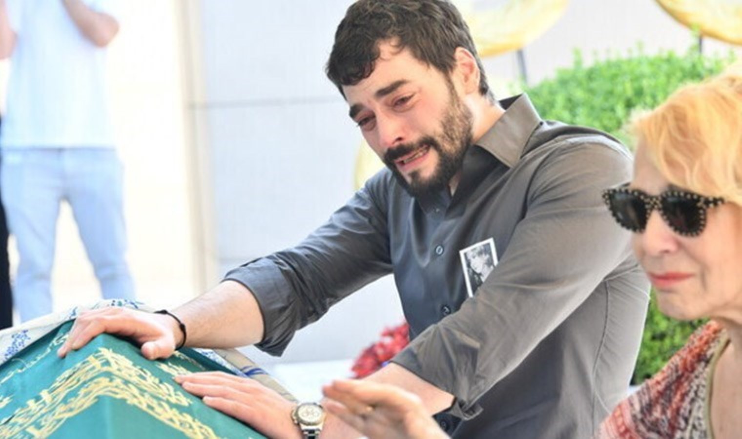 Akın Akınözü temmuz ayında kaybettiği annesi Özlem Akınözü’nü doğum gününde andı