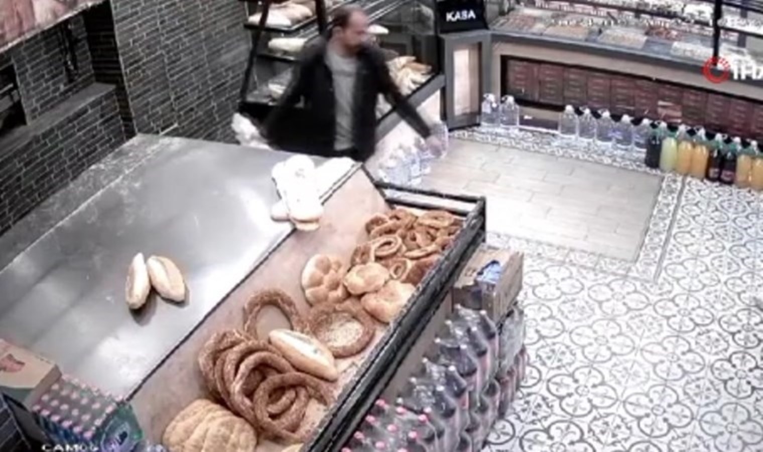 Anbean kaydedildi… Esenyurt’ta çalıştığı fırının kasasını soydu